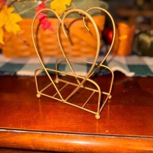 Gold Heart-Shaped Wire Napkin Holder